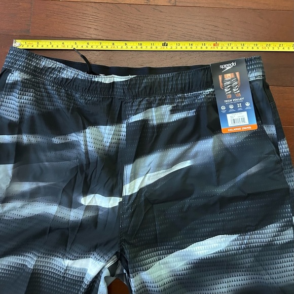 NWT Speedo Men's Tech Volley UPF50+
Swim Shorts trunks Size 2XL Grey Black - Picture 8 of 10